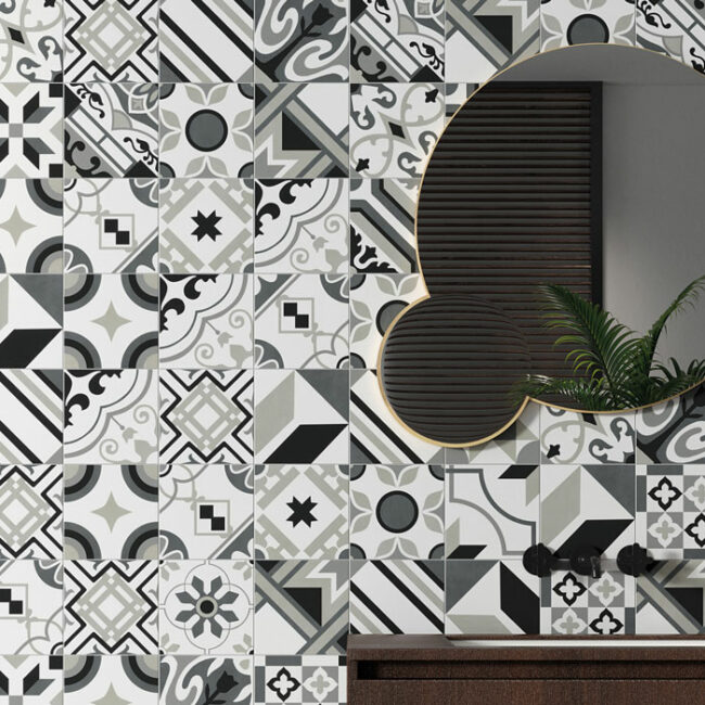 Carrelage à motifs et colorés